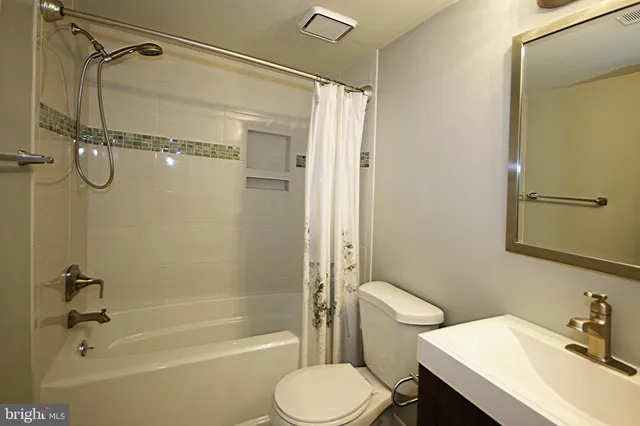 $1,800 | 3801 Ski Lodge Drive, Unit 205, Burtonsville, MD 20866