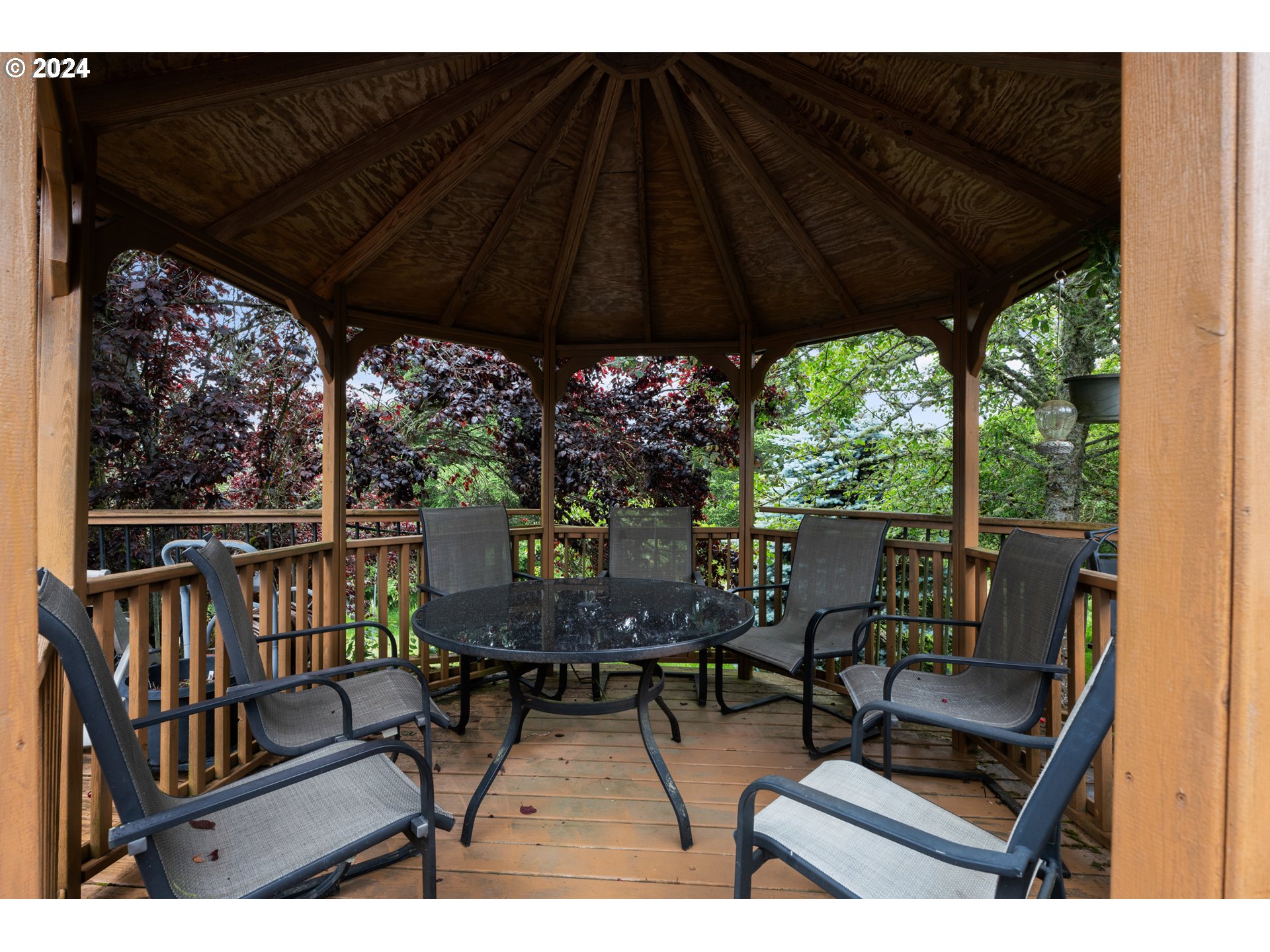 30190 South Oswalt Road Colton, OR 97017 - Photo 23 of 33 a view of chairs and table in the balcony