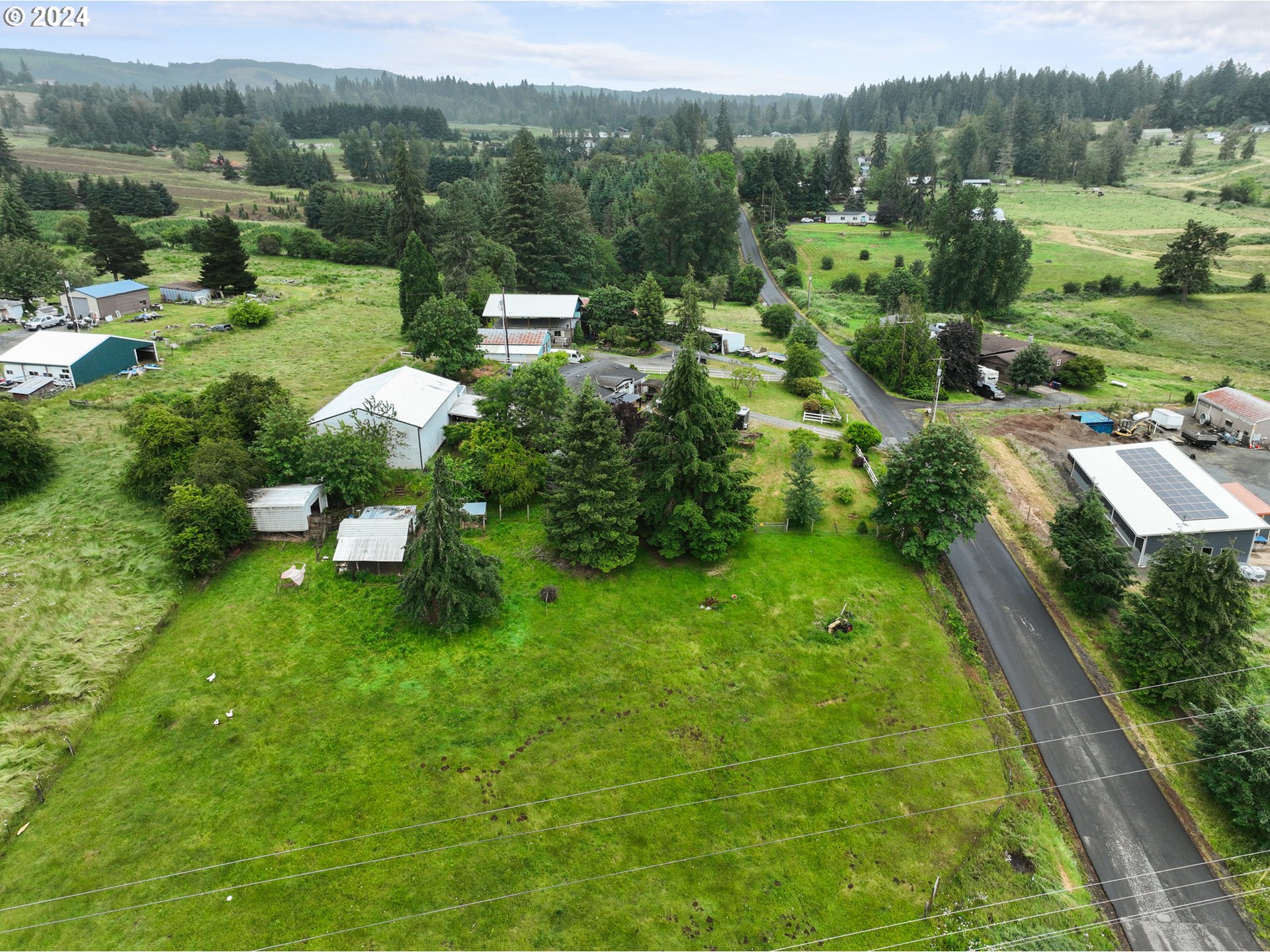 30190 South Oswalt Road Colton, OR 97017 - Photo 28 of 33 a backyard of a house with a yard and outdoor seating