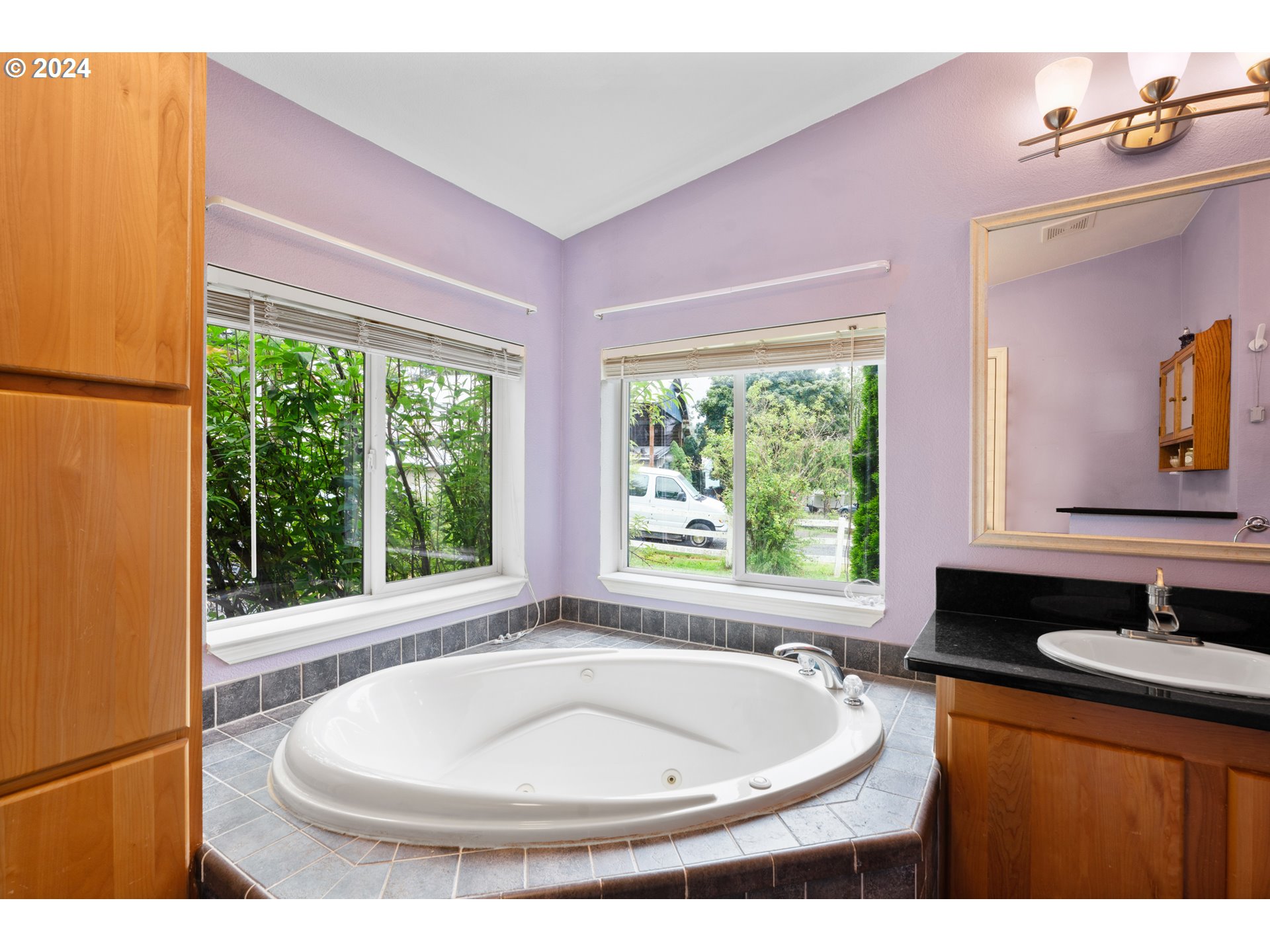 30190 South Oswalt Road Colton, OR 97017 - Photo 9 of 33 a bathroom with a sink a bathtub and next to a window