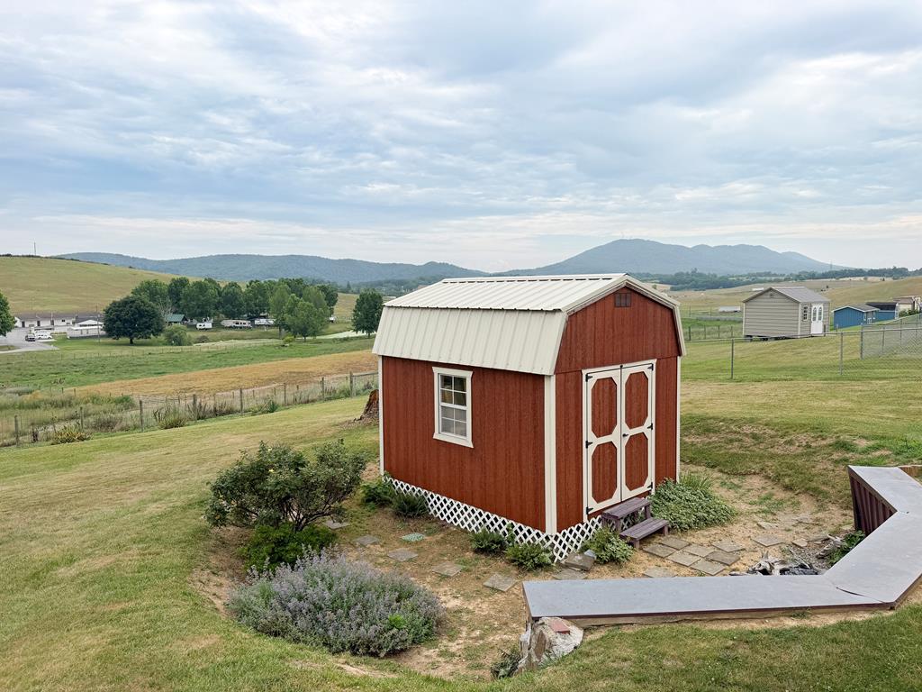 192 Whispering Pines Road Max Meadows, VA 24360 - Photo 26 of 31 Gallery Image 26
