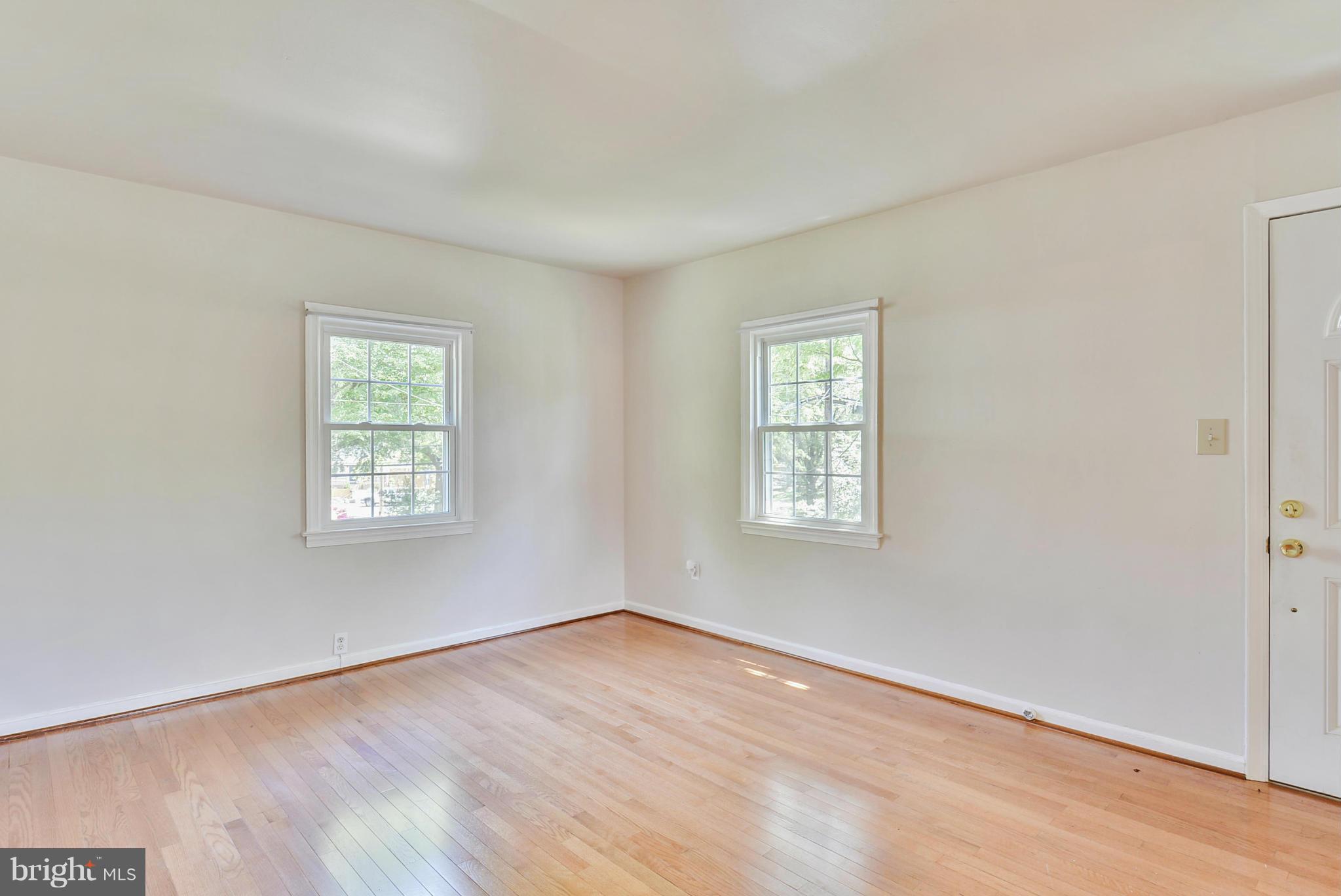 4507 Mahan Road Silver Spring, MD 20906 - Photo 19 of 30 Living Room