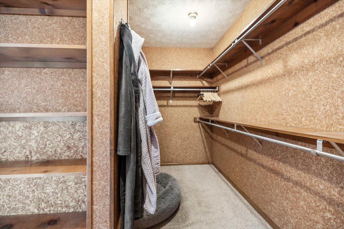 930 Raintree Court Westerville, OH 43081 - Photo 31 of 55 33-Primary Closet-930 Raintree Ct-028