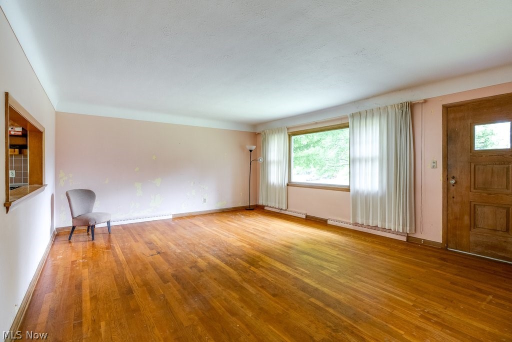 274 Sagamore Road Northfield, OH 44067 - Photo 8 of 31 Huge living room - natural light