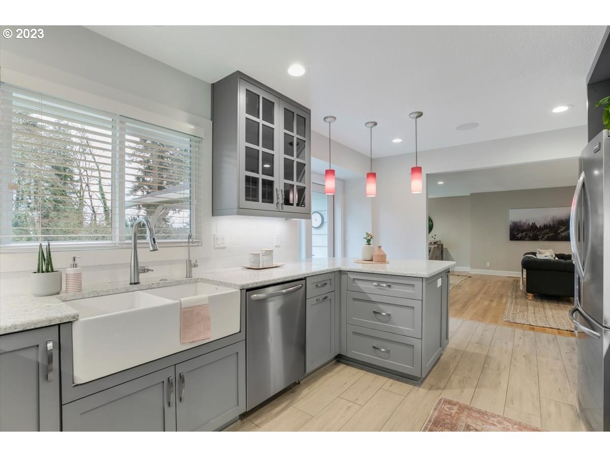 3470 Southwest Ridgewood Avenue Portland, OR 97225 - Photo 12 of 32 Kitchen
