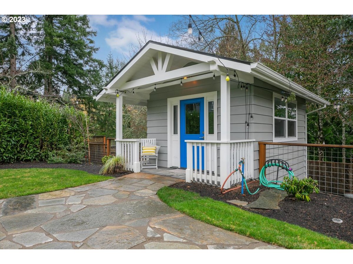 3470 Southwest Ridgewood Avenue Portland, OR 97225 - Photo 28 of 32 Studio
