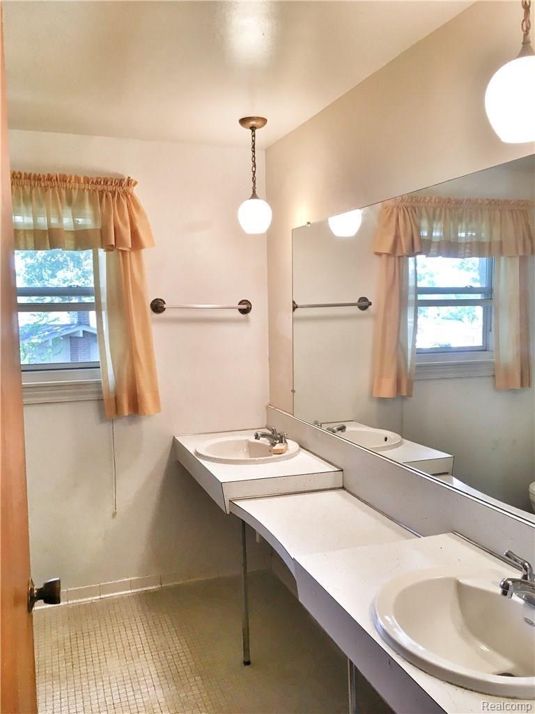 19155 Wedgewood Road Riverview, MI 48193 - Photo 23 of 44 IMG_0389.JPG