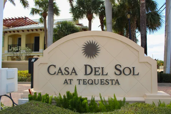 $798,500 | 504 Del Sol Circle, Tequesta, FL 33469