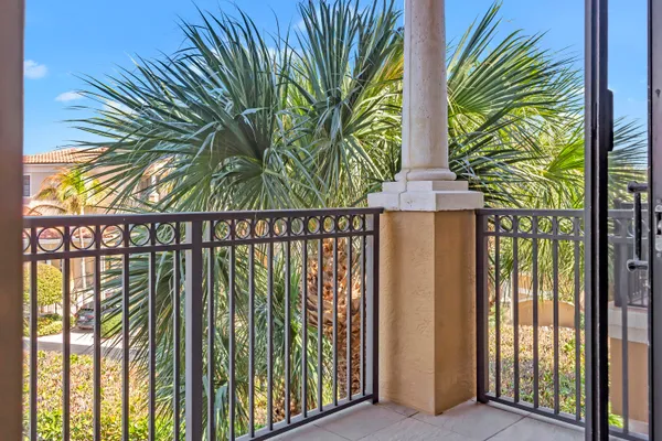 $798,500 | 504 Del Sol Circle, Tequesta, FL 33469