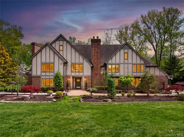 $1,949,000 | 4 Abbey Road, West Nyack, NY 10994