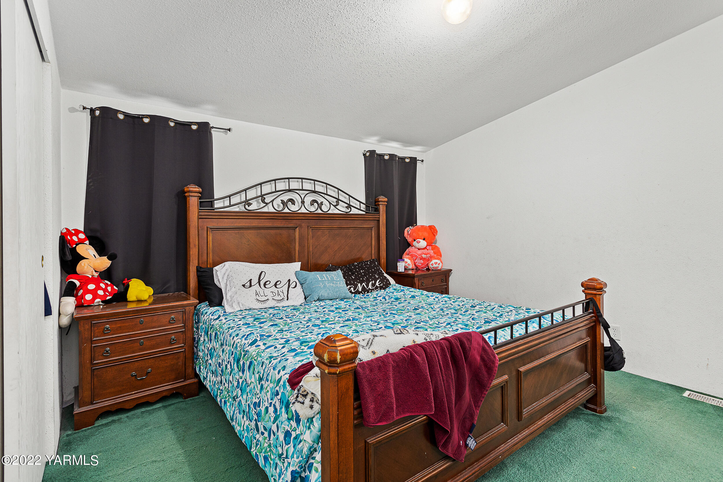 221 Rowberry Way Toppenish, WA 98948 - Photo 23 of 31 a bedroom with a bed and a dresser