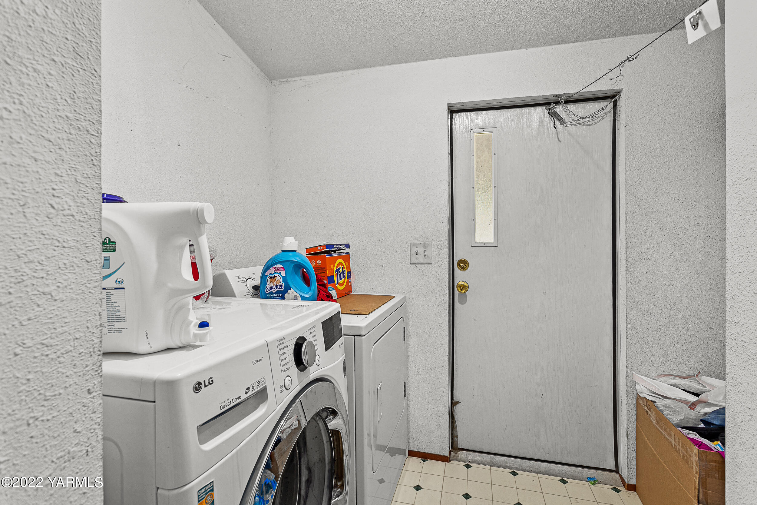 221 Rowberry Way Toppenish, WA 98948 - Photo 27 of 31 a utility room with dryer and washer