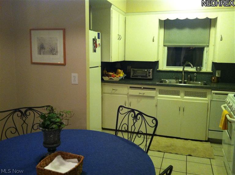 2424 Laurelhurst Road Cleveland, OH 44118 - Photo 6 of 12 Gallery Image 6