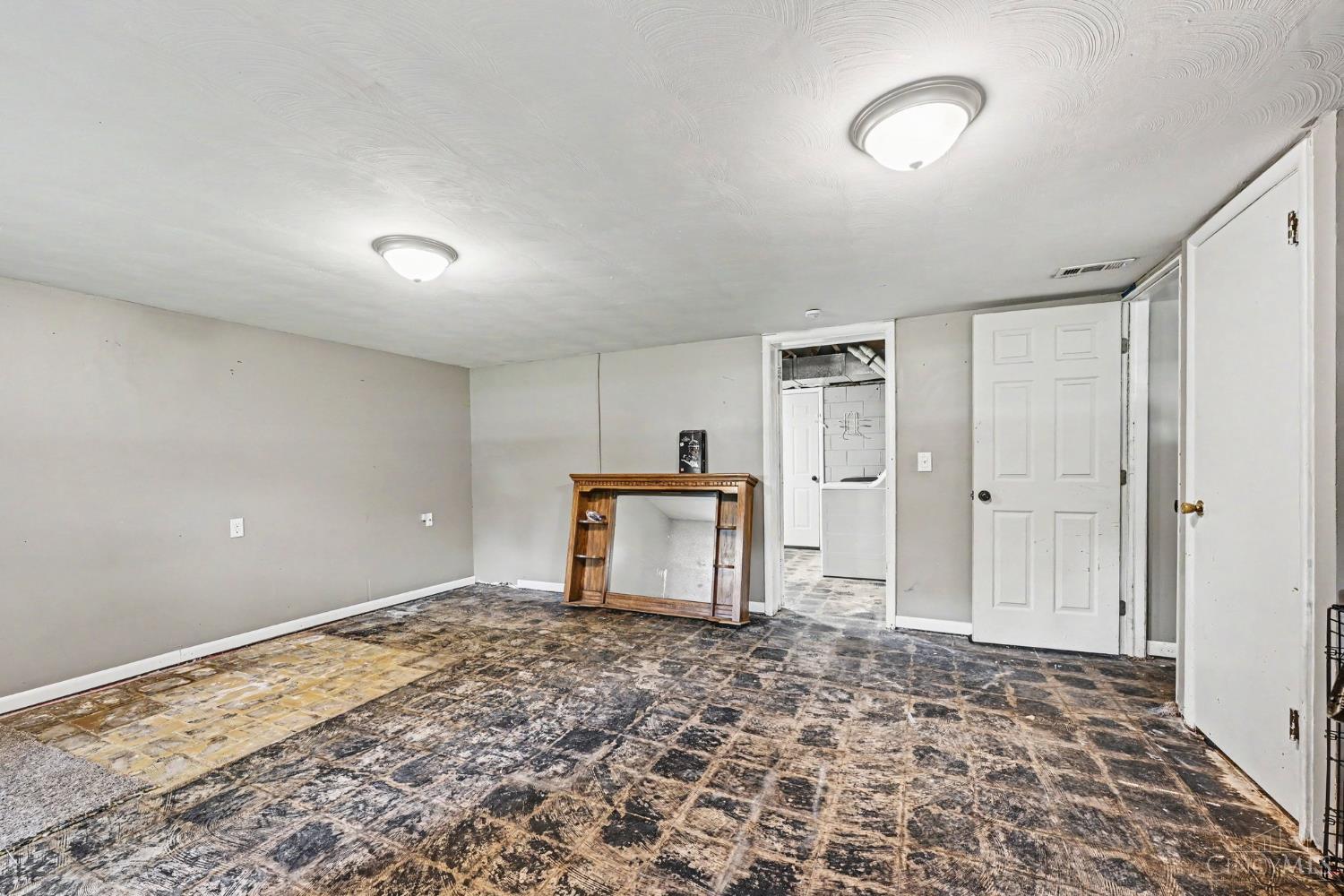 5884 Troy Road Springfield, OH 45502 - Photo 22 of 26