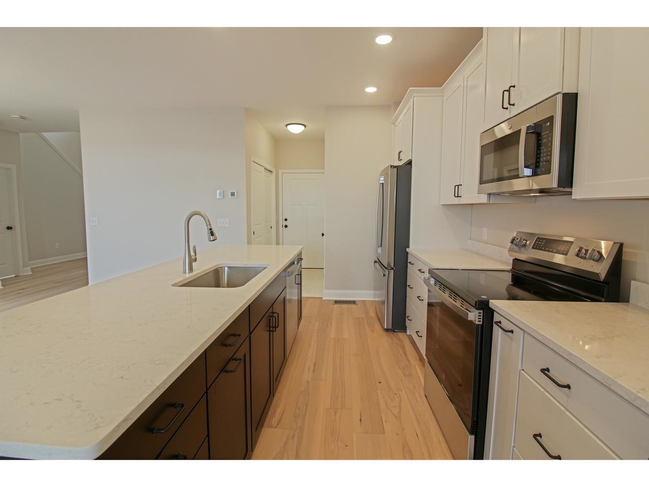 427 Old Farm Road South Burlington, VT 05403 - Photo 6 of 51