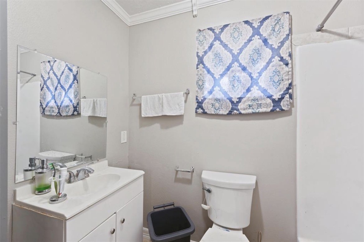 8538 Sunderland Road, Unit B Houston, TX 77028 - Photo 6 of 7