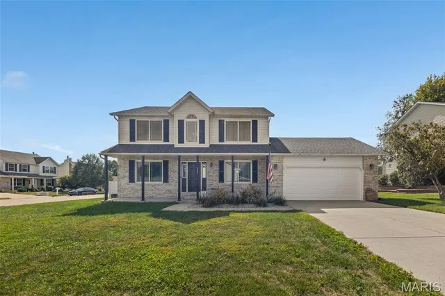 $395,000 | 323 Moultrie Lane, O'Fallon, IL 62269