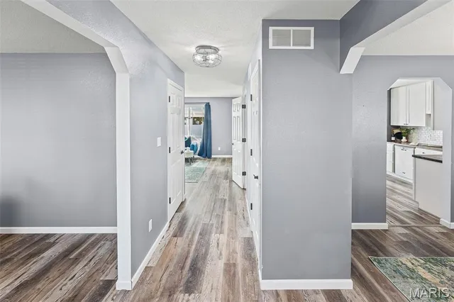 $395,000 | 323 Moultrie Lane, O'Fallon, IL 62269