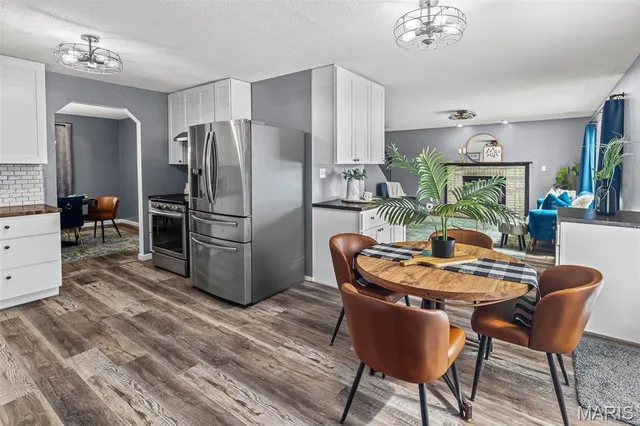 $395,000 | 323 Moultrie Lane, O'Fallon, IL 62269