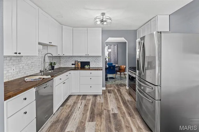 $395,000 | 323 Moultrie Lane, O'Fallon, IL 62269