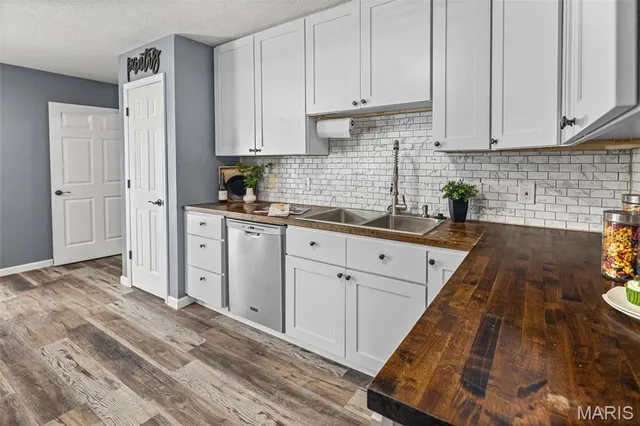 $395,000 | 323 Moultrie Lane, O'Fallon, IL 62269