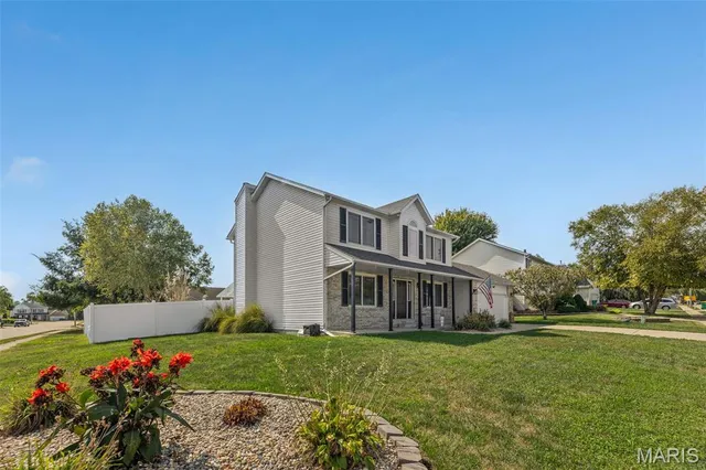 $395,000 | 323 Moultrie Lane, O'Fallon, IL 62269