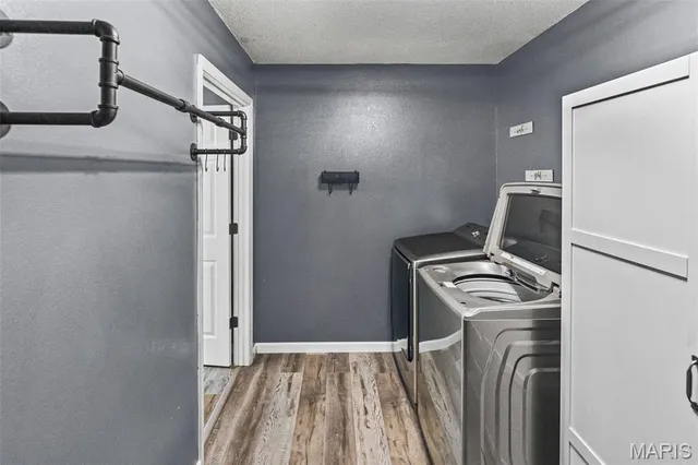 $395,000 | 323 Moultrie Lane, O'Fallon, IL 62269