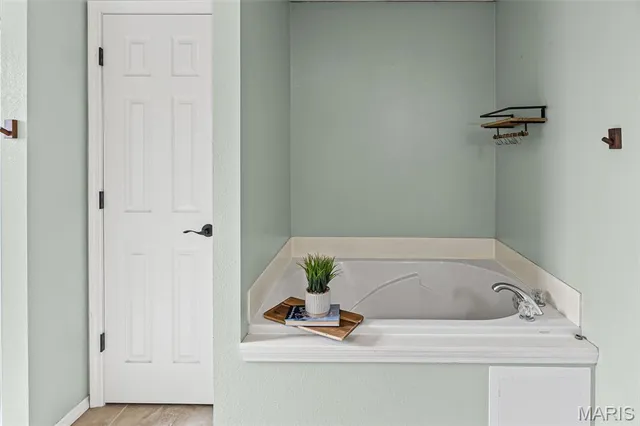 $395,000 | 323 Moultrie Lane, O'Fallon, IL 62269