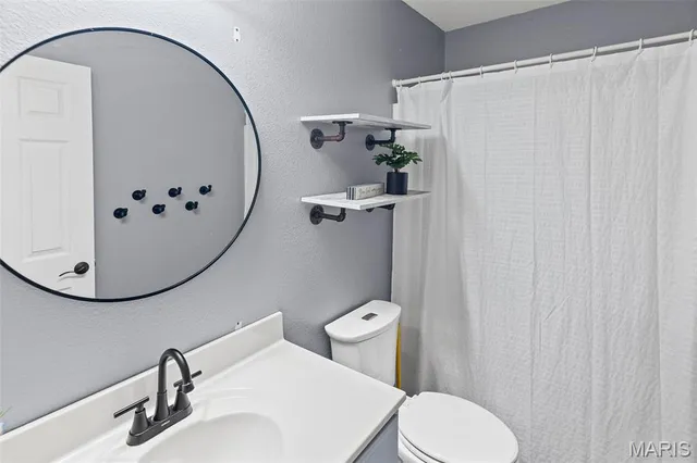 $395,000 | 323 Moultrie Lane, O'Fallon, IL 62269