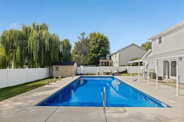 $395,000 | 323 Moultrie Lane, O'Fallon, IL 62269