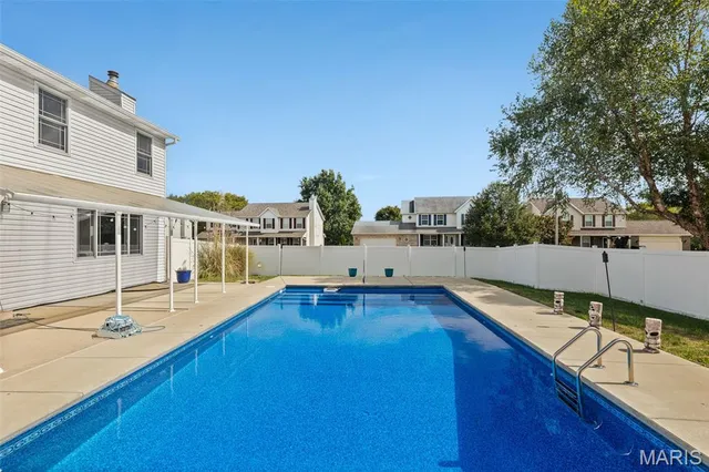 $395,000 | 323 Moultrie Lane, O'Fallon, IL 62269