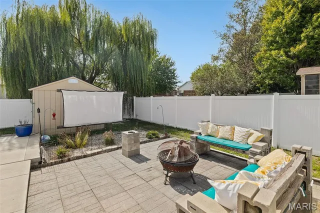 $395,000 | 323 Moultrie Lane, O'Fallon, IL 62269