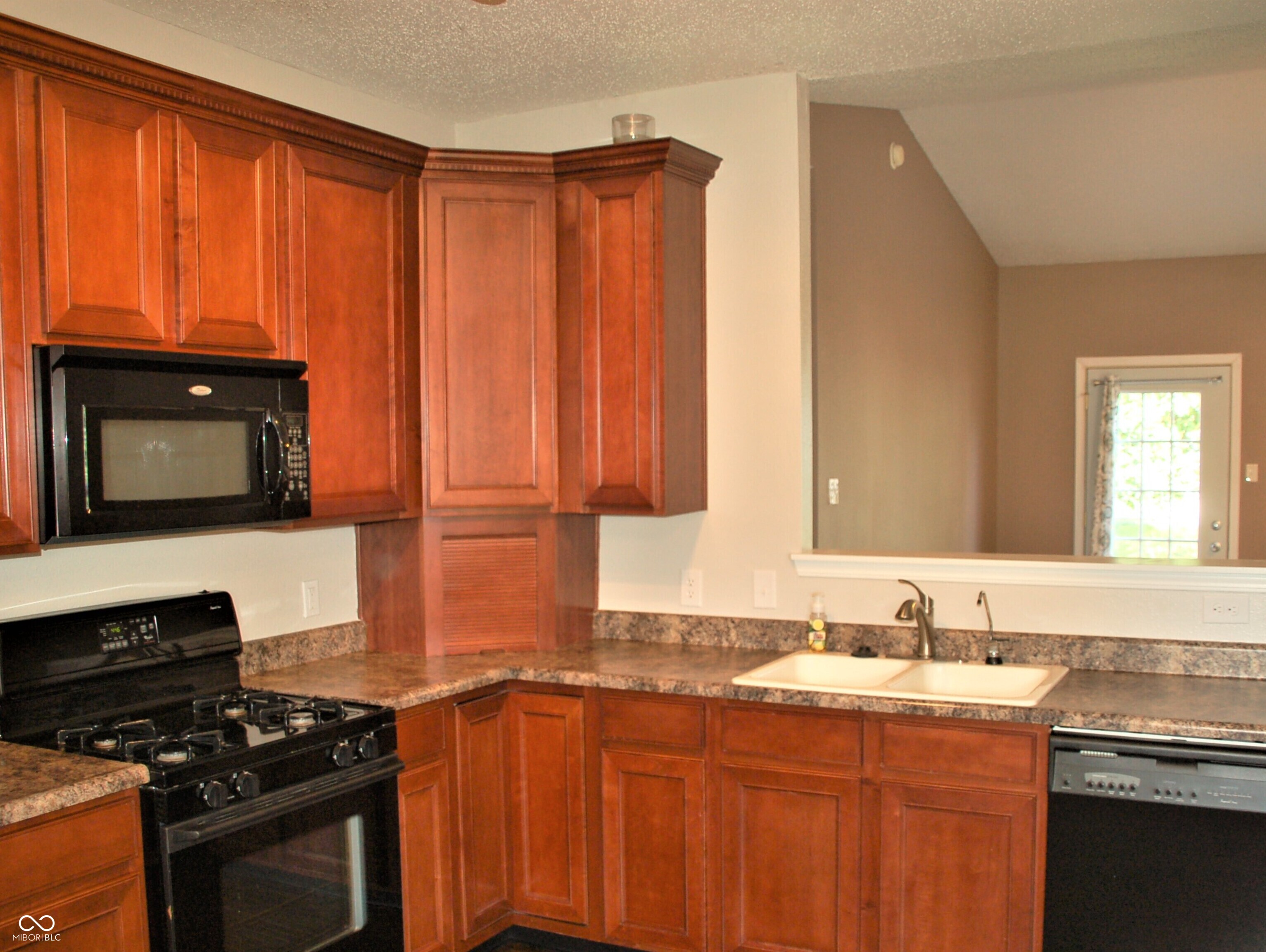 8348 South Swimming Hole Lane Pendleton, IN 46064 - Photo 7 of 32