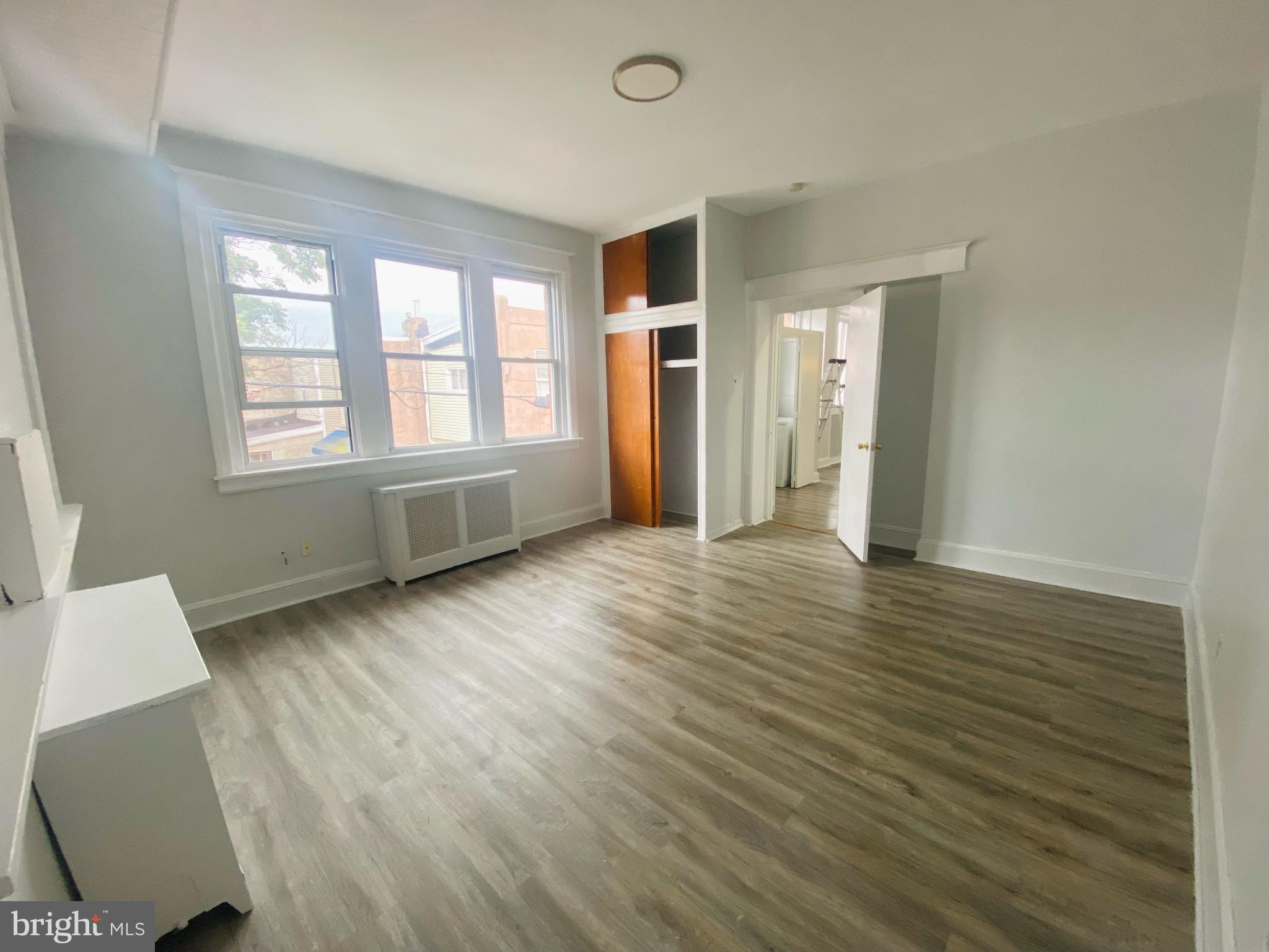 2013 South 5th Street Philadelphia, PA 19148 - Photo 9 of 16 Bright and airy space with modern charm.