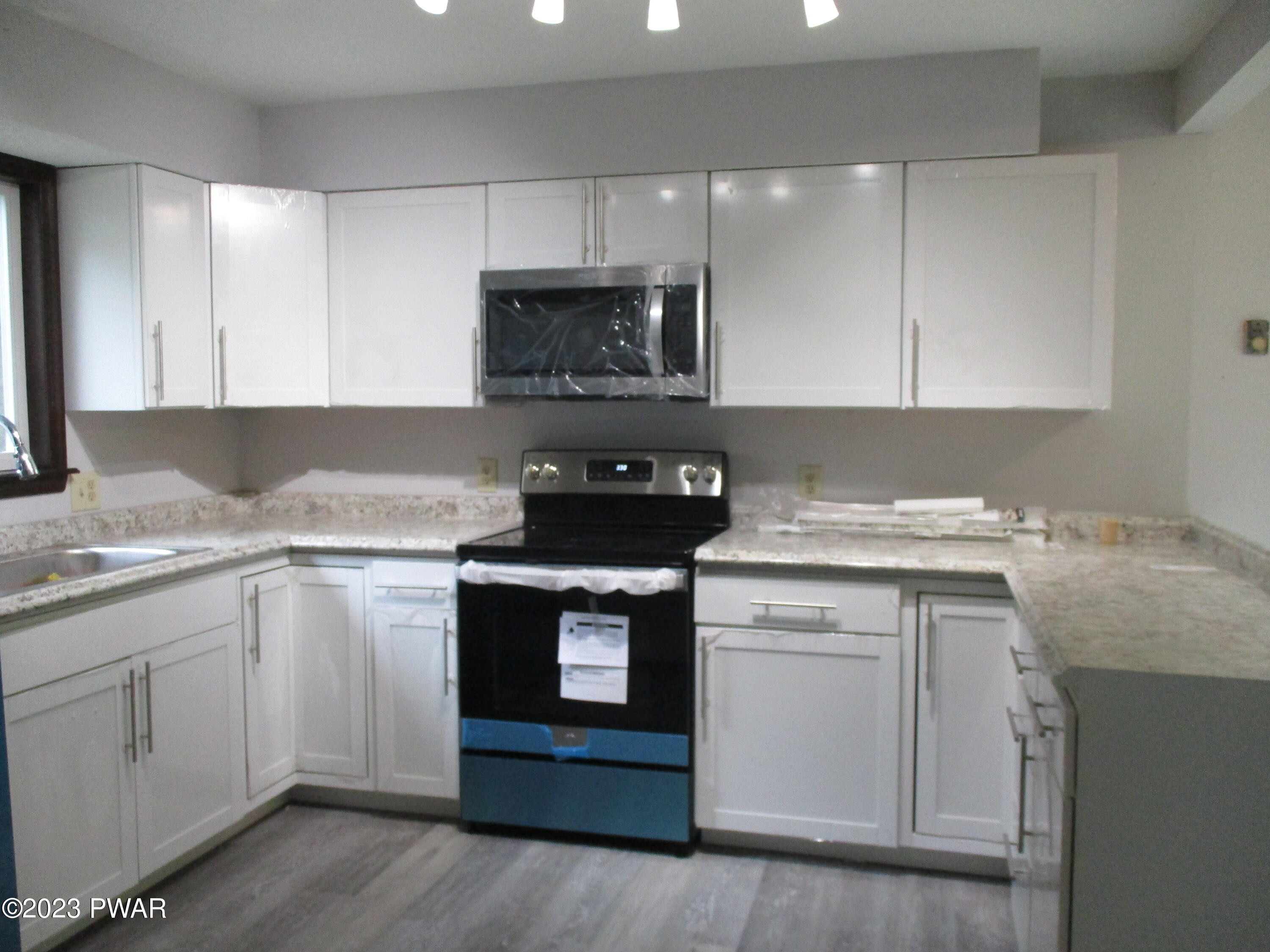 176 Doolan Road Dingmans Ferry, PA 18328 - Photo 4 of 23 Kitchen