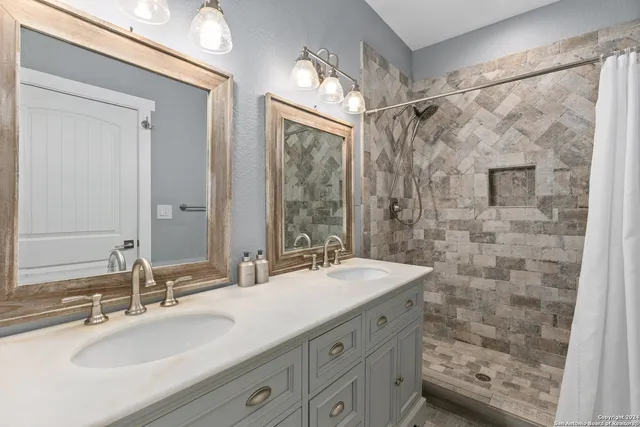 $639,995 | 12501 Park Road 37, Lakehills, TX 78063