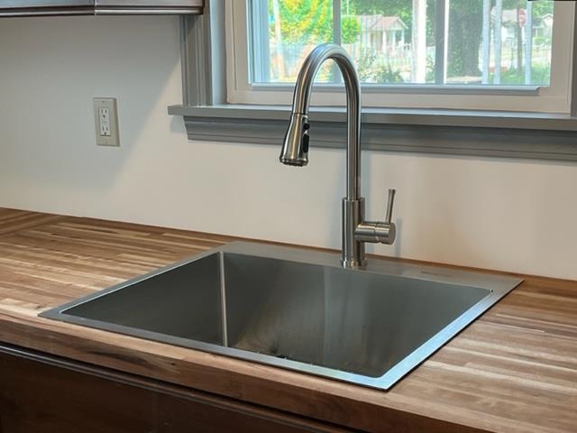 3786 Longfellow Road Memphis, TN 38108 - Photo 4 of 15 a close view of sink