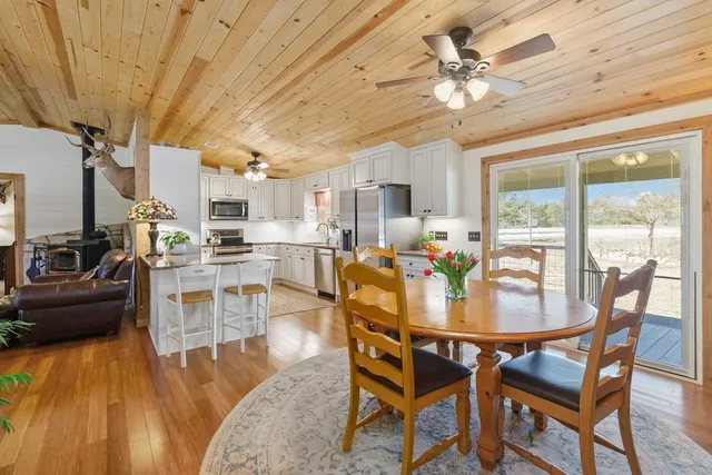 $998,900 | 165 Mari-b Center Point, Center Point, TX 78010