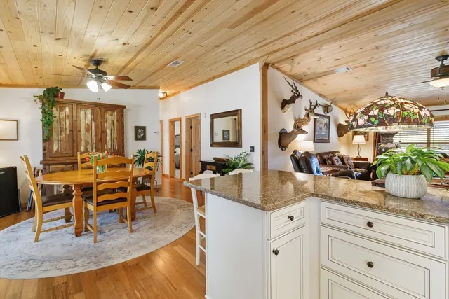 $998,900 | 165 Mari-b Center Point, Center Point, TX 78010