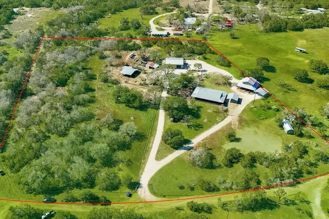 $998,900 | 165 Mari-b Center Point, Center Point, TX 78010