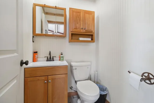 $998,900 | 165 Mari-b Center Point, Center Point, TX 78010