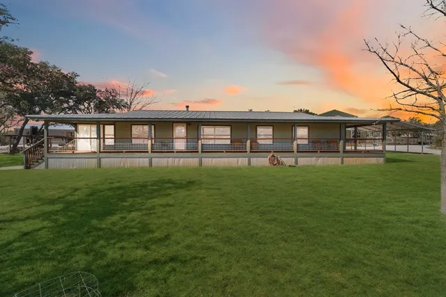 $998,900 | 165 Mari-b Center Point, Center Point, TX 78010