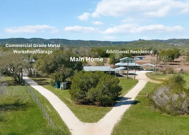 $998,900 | 165 Mari-b Center Point, Center Point, TX 78010