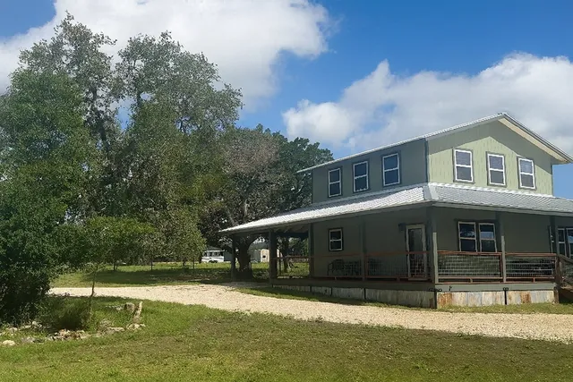 $998,900 | 165 Mari-b Center Point, Center Point, TX 78010