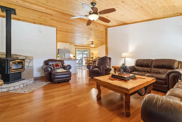 $998,900 | 165 Mari-b Center Point, Center Point, TX 78010