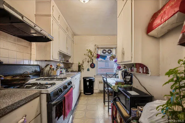 $1,235,000 | 171-08 84th Road | Jamaica Hillcrest