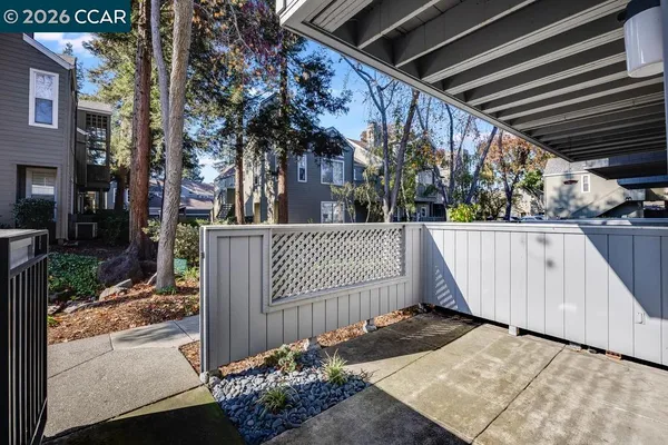 a picture of a very nice looking hallway