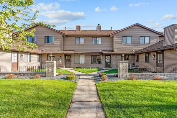 $225,000 | 13252 90th Avenue North, Maple Grove, MN 55369
