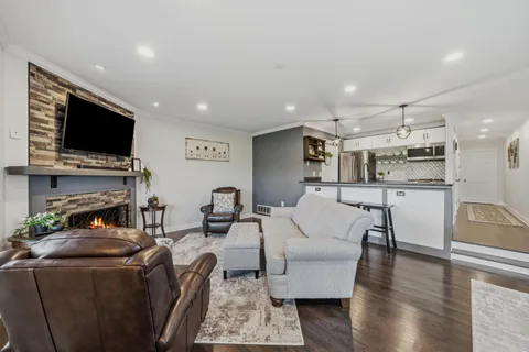 $304,900 | 584 Geneva National Avenue North, Unit 6-49, Geneva, WI 53147