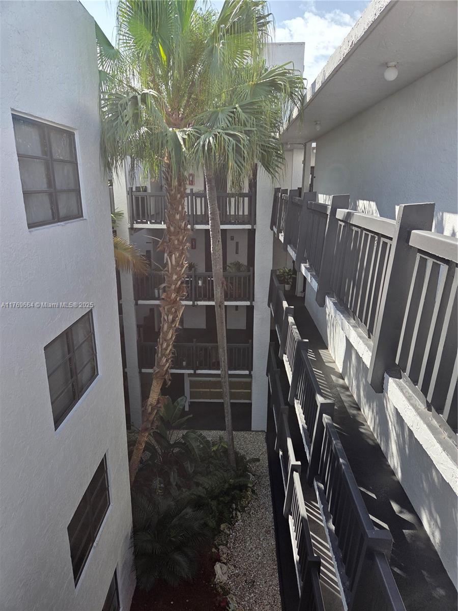 1021 Mockingbird Lane, Unit 411 Plantation, FL 33324 - Photo 31 of 42